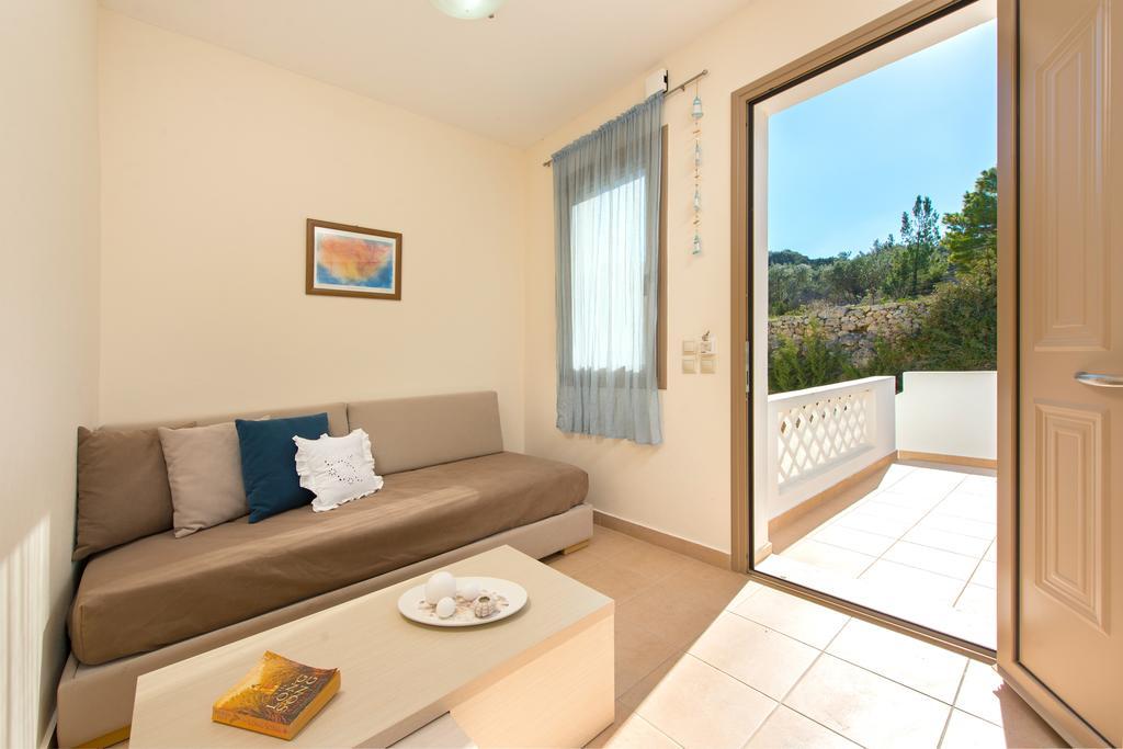 Renata'S Villas Karpathos Town  Room photo